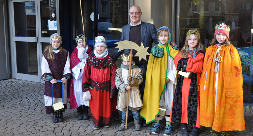 Sternsinger besuchen das Mindener Rathaus