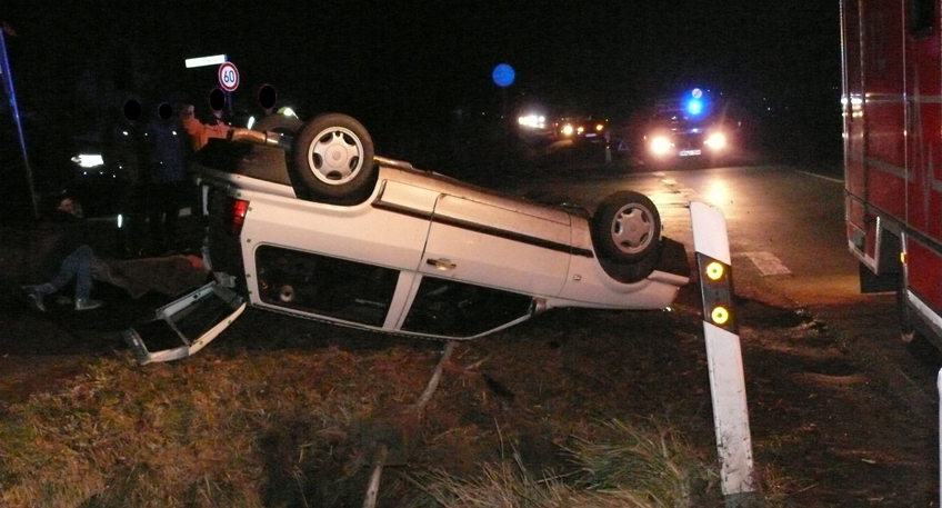 Autofahrer fl&uuml;chtet nach schwerem Unfall
