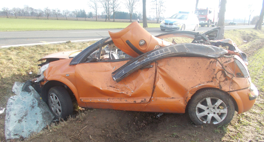Vom Handy abgelenkt - Autofahrerin bei Unfall schwer verletzt