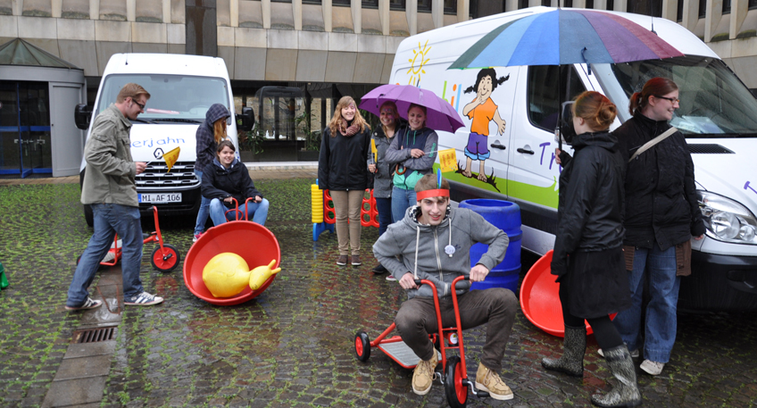 Spielmobile sorgen für buntes Treiben auf den Mindener Spielplätzen