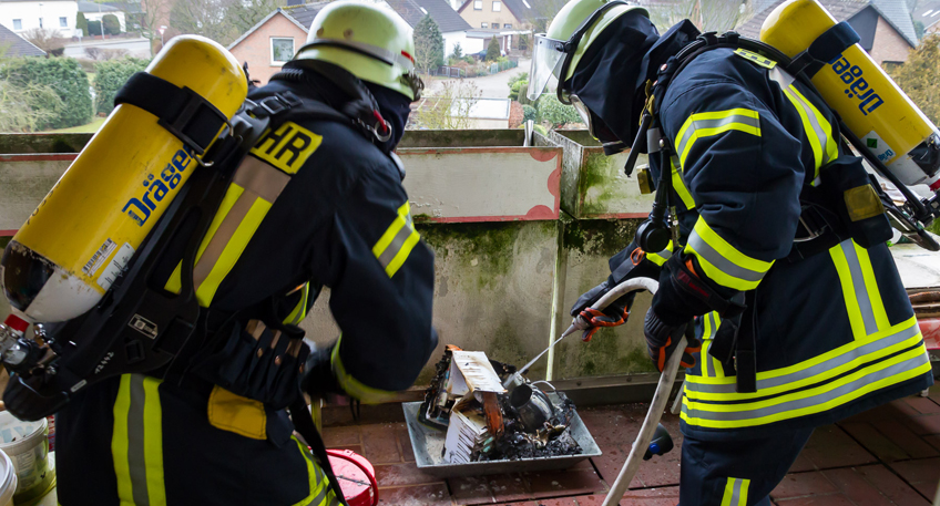 Feuerwehr löscht Küchenbrand