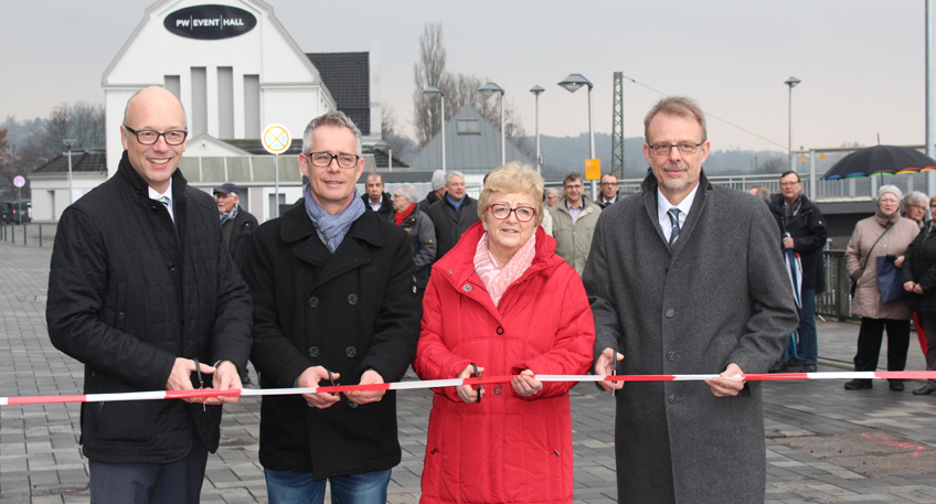 Umbau des Vorplatzes am Bahnhof Porta Westfalica abgeschlossen