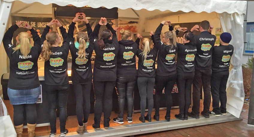 Azubis versorgen GWD-Fans mit frischen Burgern