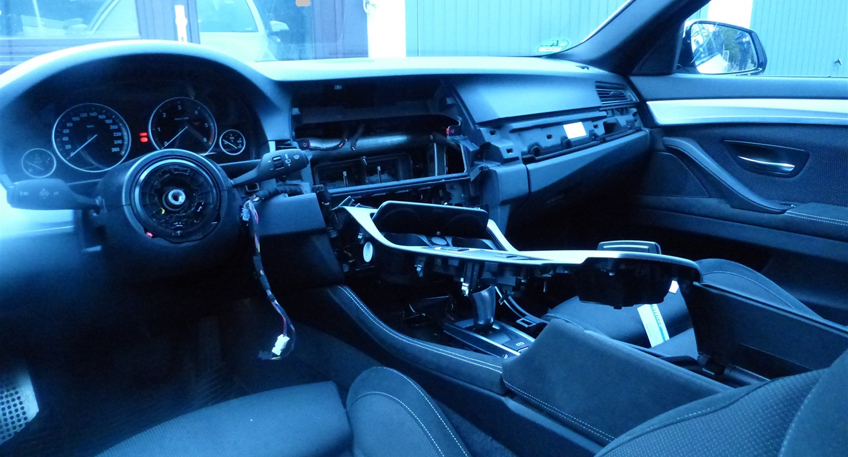 F&uuml;nf BMW aufgebrochen und wertvolle Fahrzeugteile gestohlen