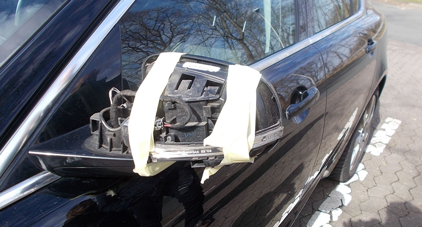Vier Autos von Unbekannten beschädigt