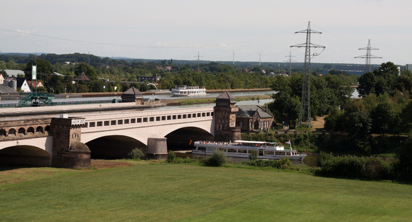 Fu?hrung am Wasserstra&szlig;enkreuz