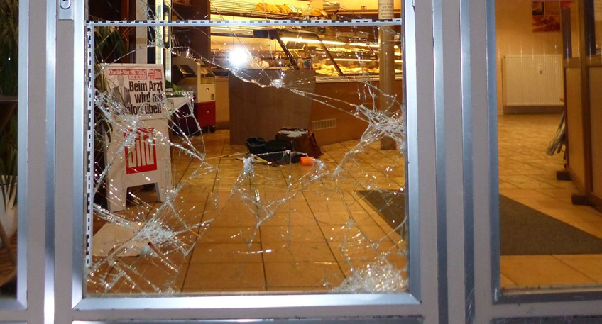 Einbruch in Bäckerei - Zigaretten und Süßigkeiten erbeutet