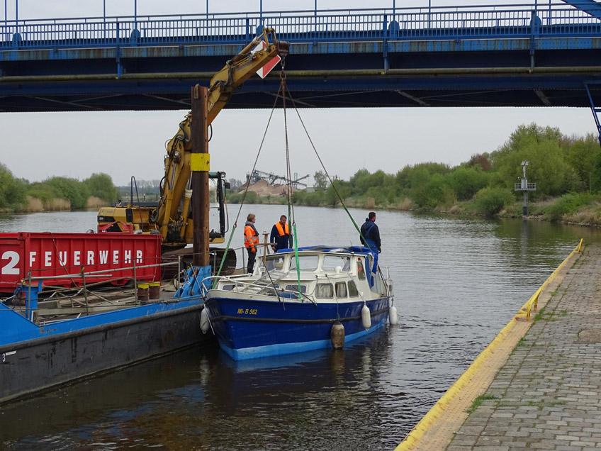 20170421-hallo-minden-havariertes-boot-geborgen