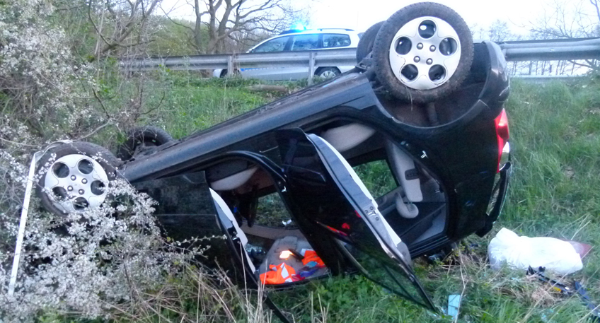 Auto &uuml;berschlagen - Fahrerin leicht verletzt