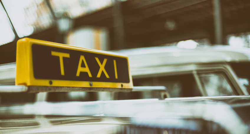 Unbekannte bestehlen Taxifahrer Unbekannte bestehlen Taxifahrer