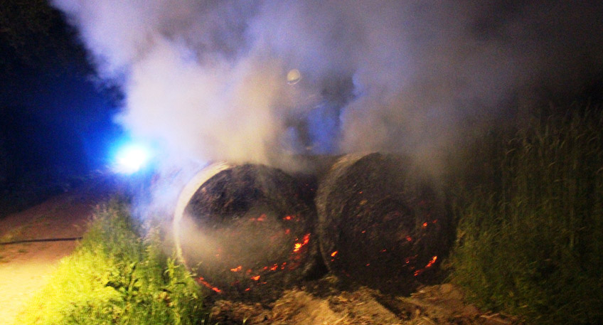 20170603-hallo-minden-petzen-brennende-strohballen