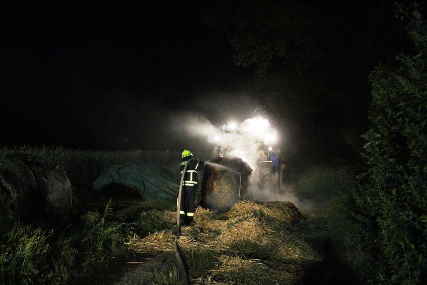 20170603-hallo-minden-petzen-brennende-strohballen