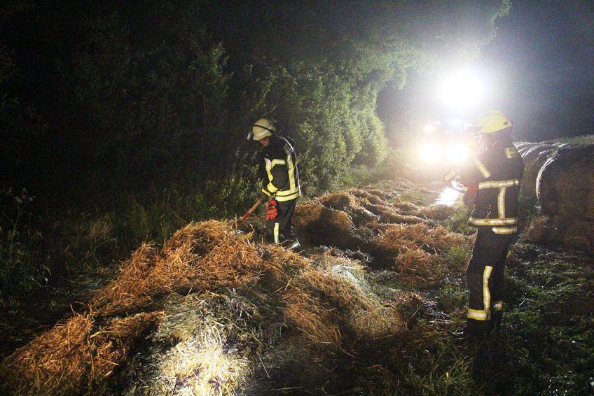20170603-hallo-minden-petzen-brennende-strohballen