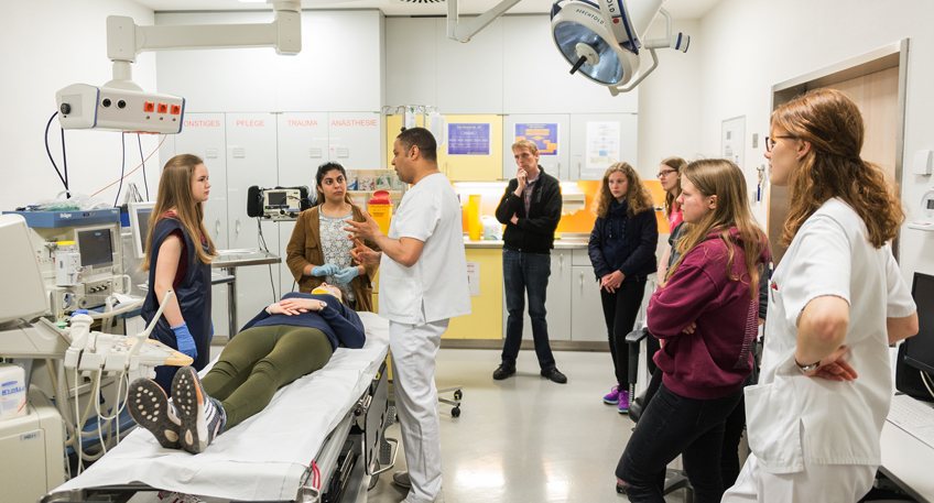 Schüler erkunden Unfallchirurgie im Johannes Wesling Klinikum Schüler erkunden Unfallchirurgie im Johannes Wesling Klinikum