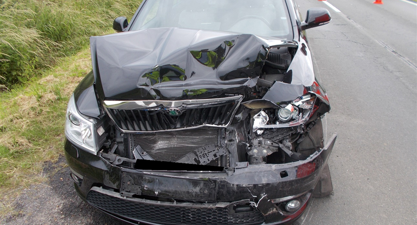 Zwei Verletzte bei Auffahrunfall Zwei Verletzte bei Auffahrunfall