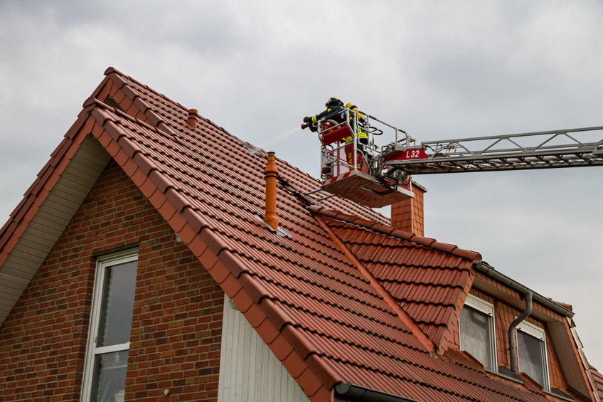 20170616-hallo-minden-eisbergen-einsatz-dachstuhlbrand-blitzeinschlag