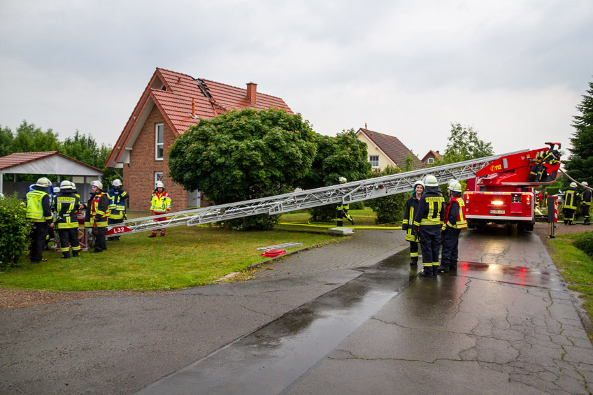 20170616-hallo-minden-eisbergen-einsatz-dachstuhlbrand-blitzeinschlag