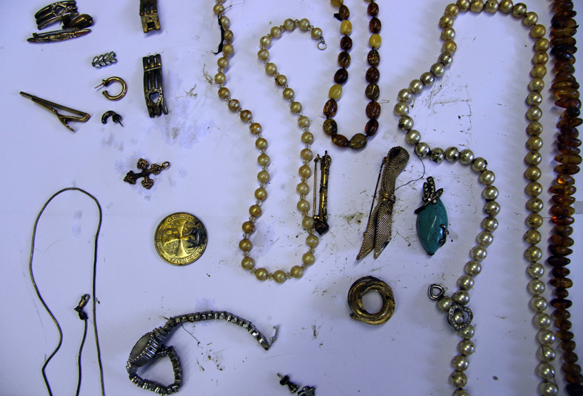 Polizei sucht Eigent&uuml;mer von Schmuckst&uuml;cken und Uhren