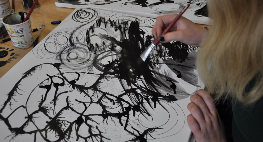 Kunst in ungenutzten R&auml;umen: Action Painting im Leerstand