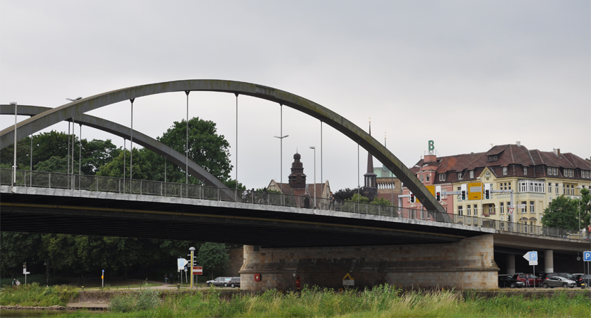 Sanierungsarbeiten an der Weserbrücke
