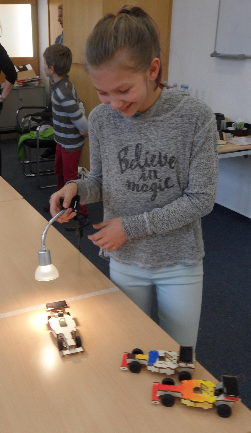 Erfolgreicher Workshop: Kinder experimentieren mit Solar-Energie