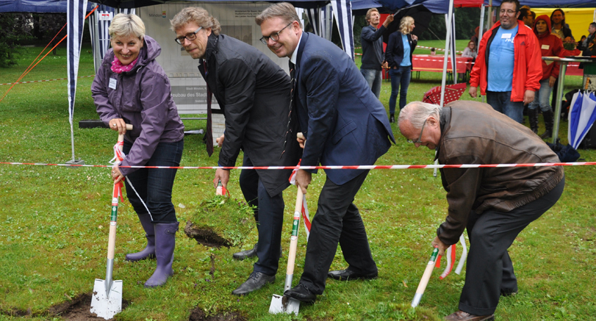 Erster Spatenstich für das Stadtteilzentrum in Bärenkämpen Erster Spatenstich für das Stadtteilzentrum in Bärenkämpen