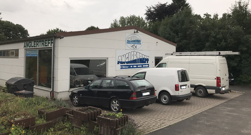 Ein Mann mittleren Alters hat am Wochenende des Freischiessens seinen Rausch in H&ouml;he der "bunten" Br&uuml;cke in Minden ausgeschlafen. Als er erwachte fehlte seine Zahnprothese. Diese suchte er in den folgenden Tagen vergebens. Er fragte auch beim in der N&auml;he gelegenen Angelladen, doch niemand hatte etwas abgegeben.