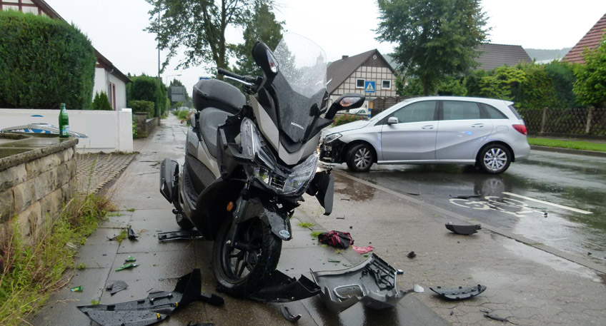 20170725-hallo-minden-unfall-roller-auto