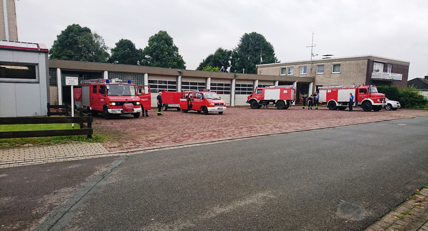 Feuerwehr k&auml;mpft gegen die Fluten