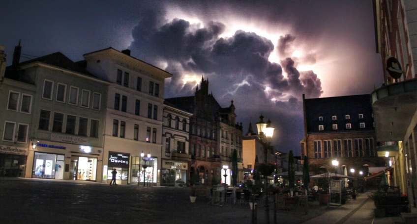 Neue Info-Brosch&uuml;re 'Alles klar bei Starkregen?' gibt Tipps