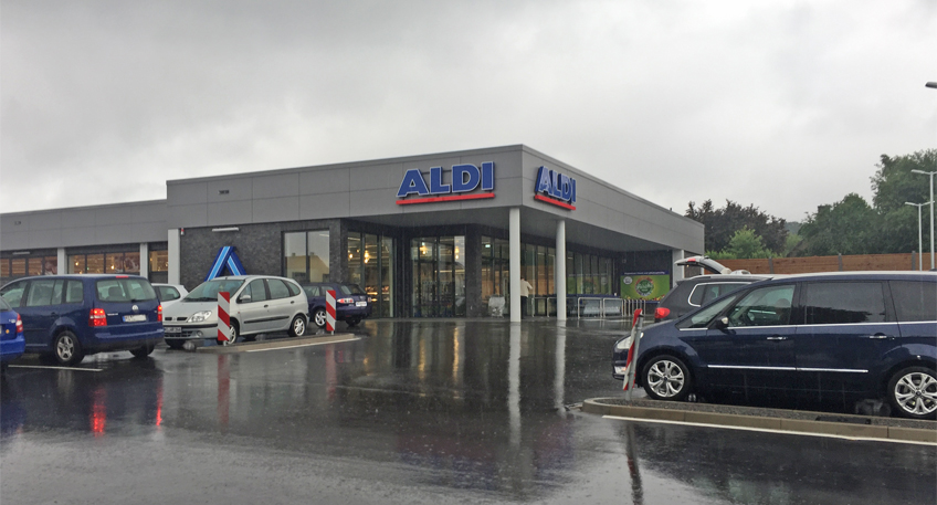 Zeugen nach Unfall auf Parkplatz am Aldi-Markt in D&uuml;tzen gesucht