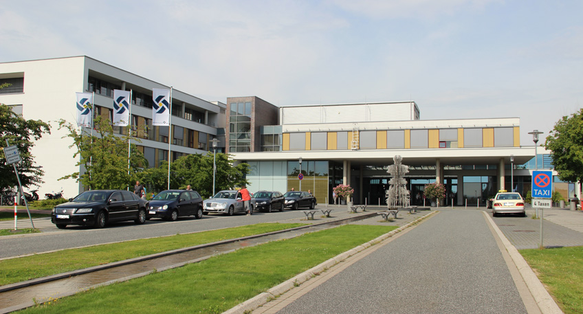 Unfall im Kreisel vor dem Klinikum