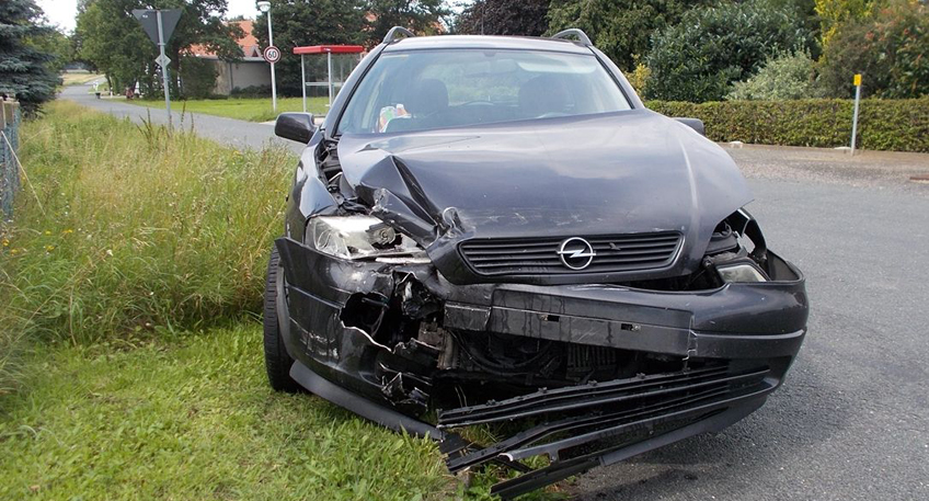 Unfall auf Kreuzung in Blasheim Unfall auf Kreuzung in Blasheim