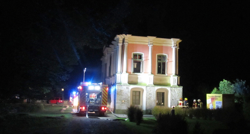 Gro&szlig;einsatz: Brand im Freizeitheim Schlo&szlig; Baum