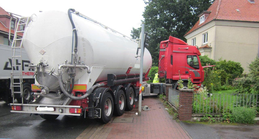 20170811-hallo-minden-unfall-sattelschlepper