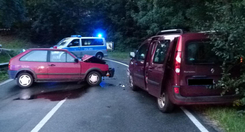 Auf Gegenfahrbahn gerutscht: 3 Verletzte