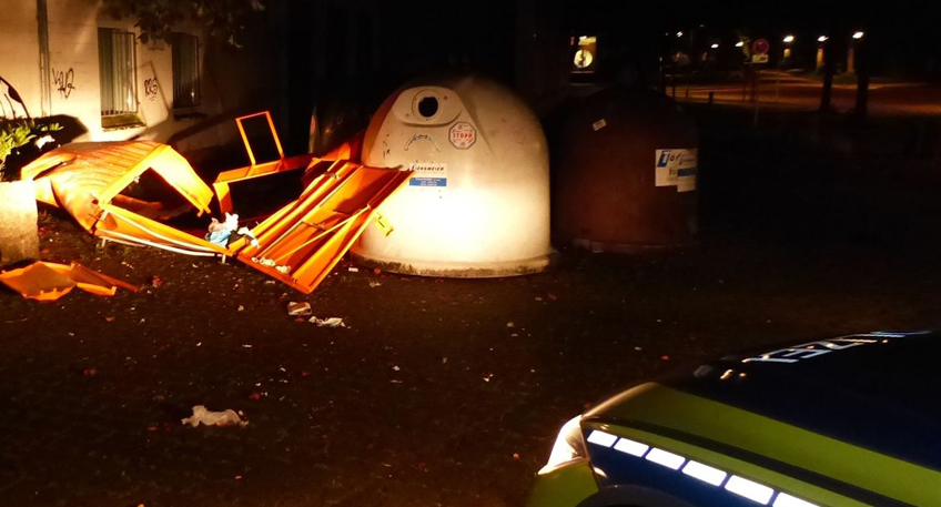Altkleidercontainer in der Innenstadt gesprengt