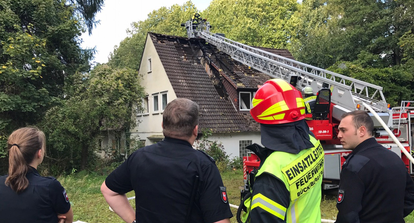 Dachstuhlbrand eines leer stehenden Wohnhauses