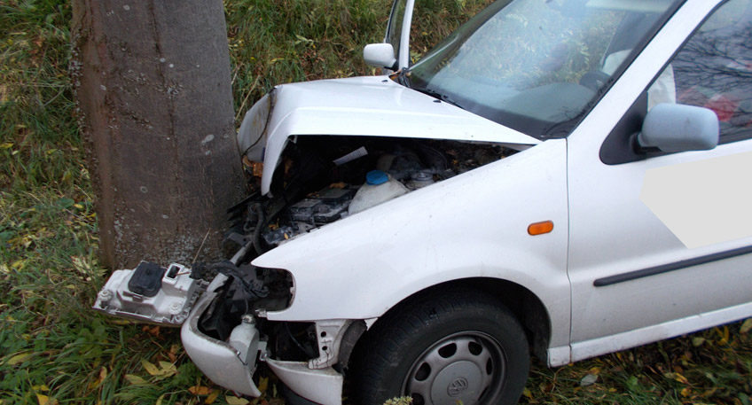 20171023 hallo minden auto kracht gegen baum