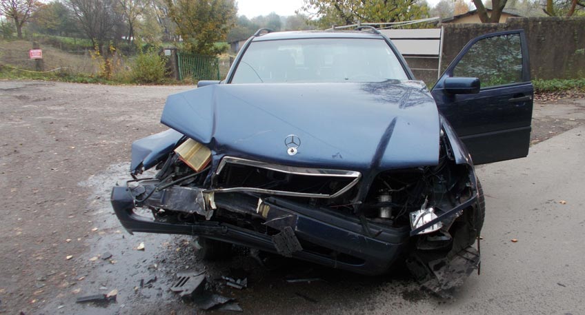 Auto beim Einbiegen &uuml;bersehen