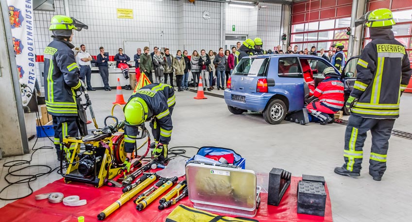 Mindener Medizinstudenten besuchen Feuer- und Rettungswache
