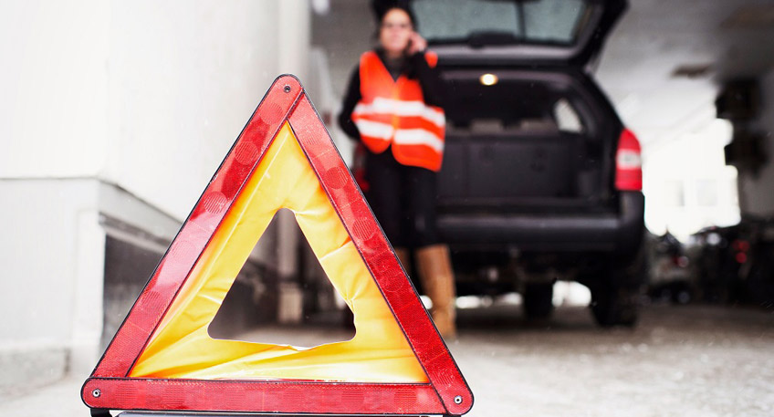 Bildtext: Sofortma&szlig;nahmen beim Verkehrsunfall (&copy;DRK)