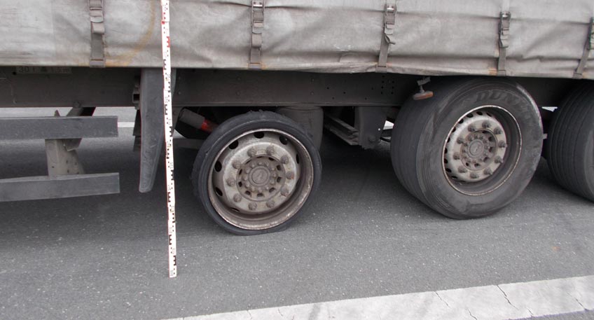 LKW auf der A2 in Schlangenlinien unterwegs