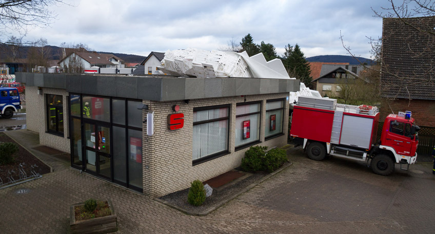 Die Freiwillige Feuerwehr Porta Westfalica hatte am Donnerstag, 18.01.2018, in Folge des Orkans "Friederike" eine Vielzahl von Einsätze abzuarbeiten. Sämtliche Einheiten der Portaner Wehr waren im Einsatz, die Einsätze waren über das gesamte Stadtgebiet verteilt.