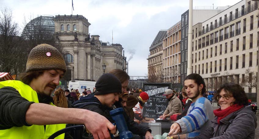 Mindener helfen bei 'Wir haben es satt! - Demo' in Berlin