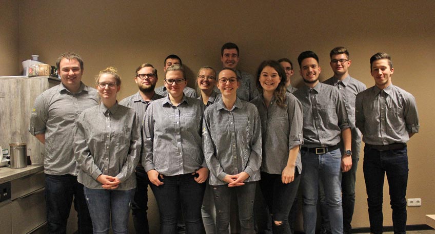 Kunden werden zu Fans &ndash; Azubis bewerben WM & spenden Erl&ouml;s