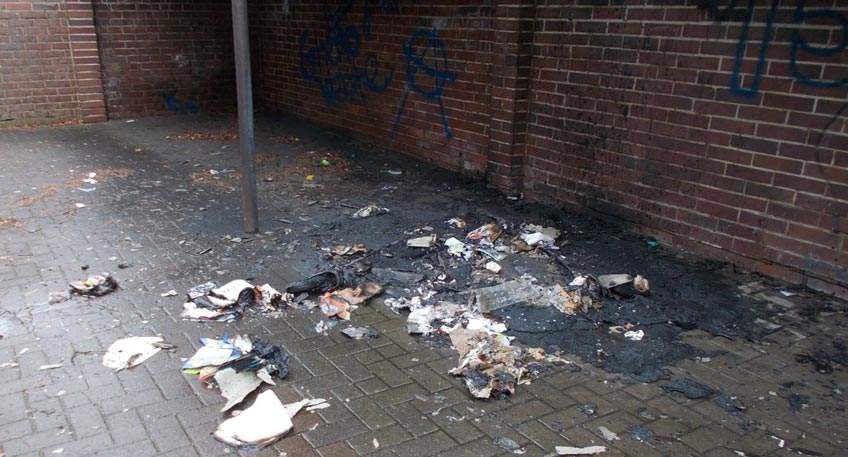 Feuer gelegt: Drei Jugendliche zünden Papiercontainer an