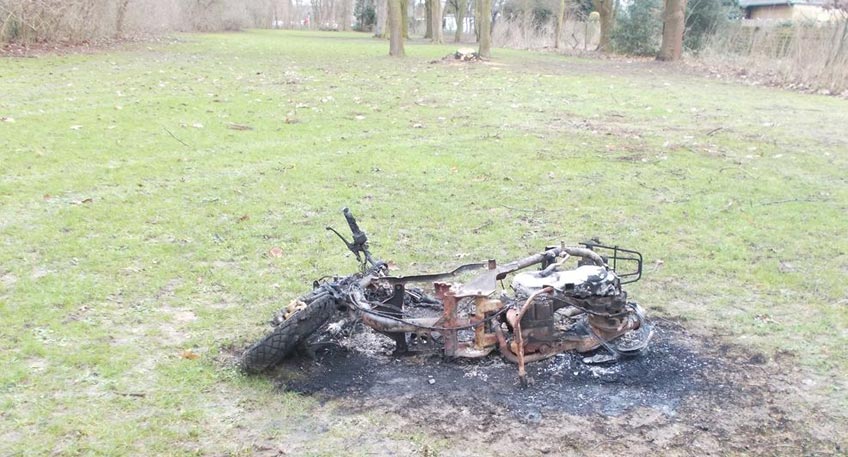 Roller gestohlen und angez&uuml;ndet