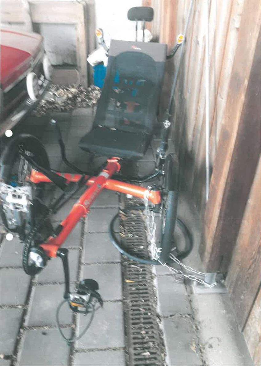 Behindertengerechtes Liegerad aus Carport gestohlen