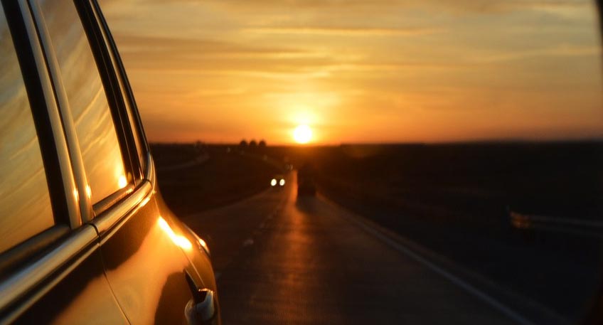 Unfall: Tief stehende Sonne blendet Autofahrer